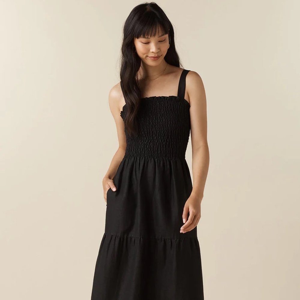 VETTA NWT The Smocked Tiered Dress